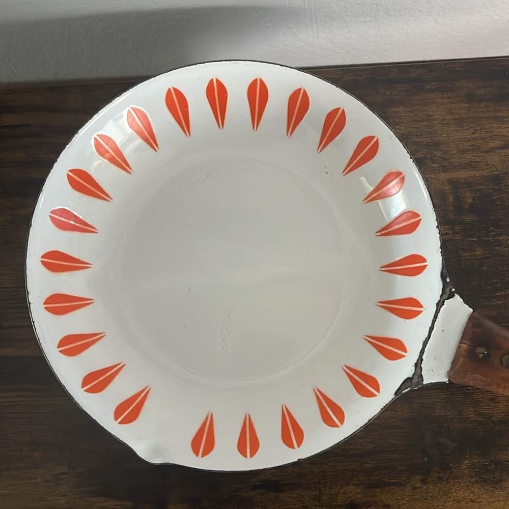 Vintage Cathrineholm Orange lotus enamel frying pan with wooden handle 9 inches - Picture 2 of 7